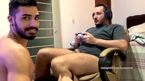 Brasileiros gays amadores fazendo sexo muito gostoso em casa